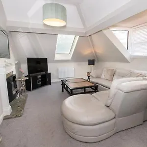 Apartment Sandmartin - Floor 3-bed Sea Views & Parking, Scarborough